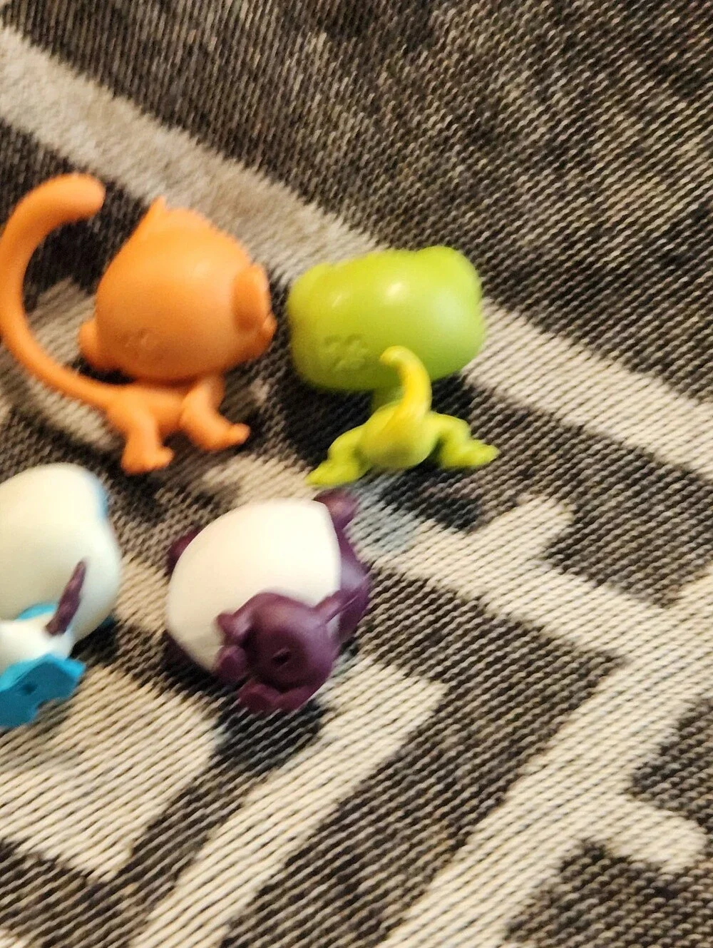 Littlest Pet Shop Lot Of 7 Mini Figures #3917 #2-66 #2-123 #1-61 #2-87 #2-108
